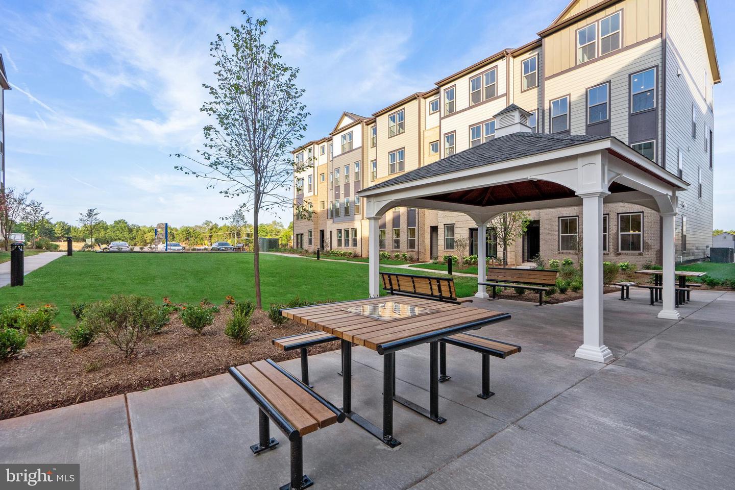 20967 BLUEBIRD SQ, STERLING, Virginia 20165, 3 Bedrooms Bedrooms, ,2 BathroomsBathrooms,Residential,For sale,20967 BLUEBIRD SQ,VALO2092384 MLS # VALO2092384