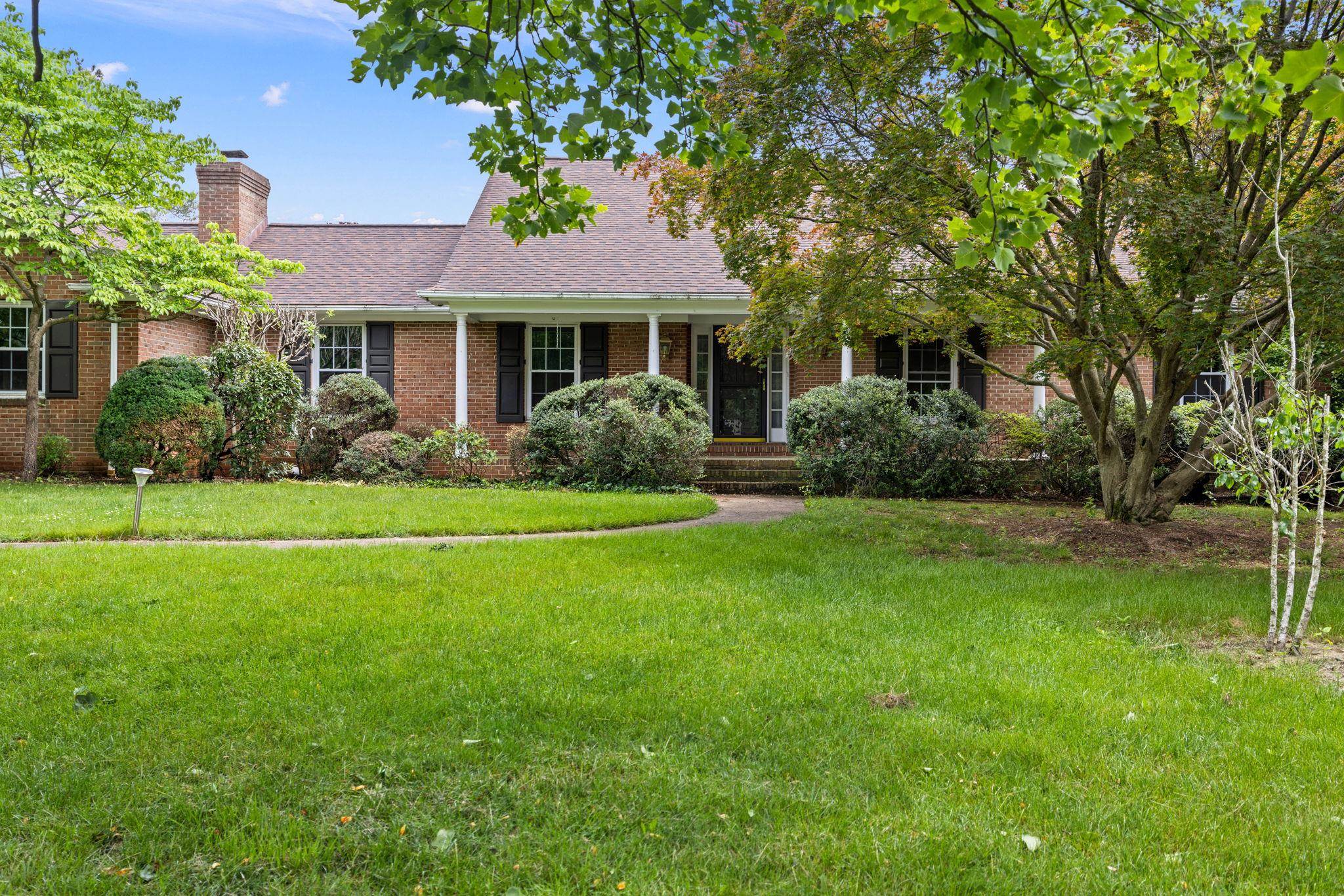410 MONTICELLO AVE, HARRISONBURG, Virginia 22801, 5 Bedrooms Bedrooms, ,3 BathroomsBathrooms,Residential,410 MONTICELLO AVE,664696 MLS # 664696