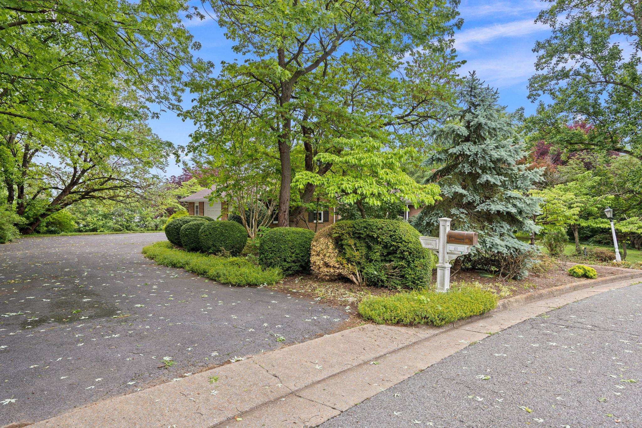 410 MONTICELLO AVE, HARRISONBURG, Virginia 22801, 5 Bedrooms Bedrooms, ,3 BathroomsBathrooms,Residential,410 MONTICELLO AVE,664696 MLS # 664696