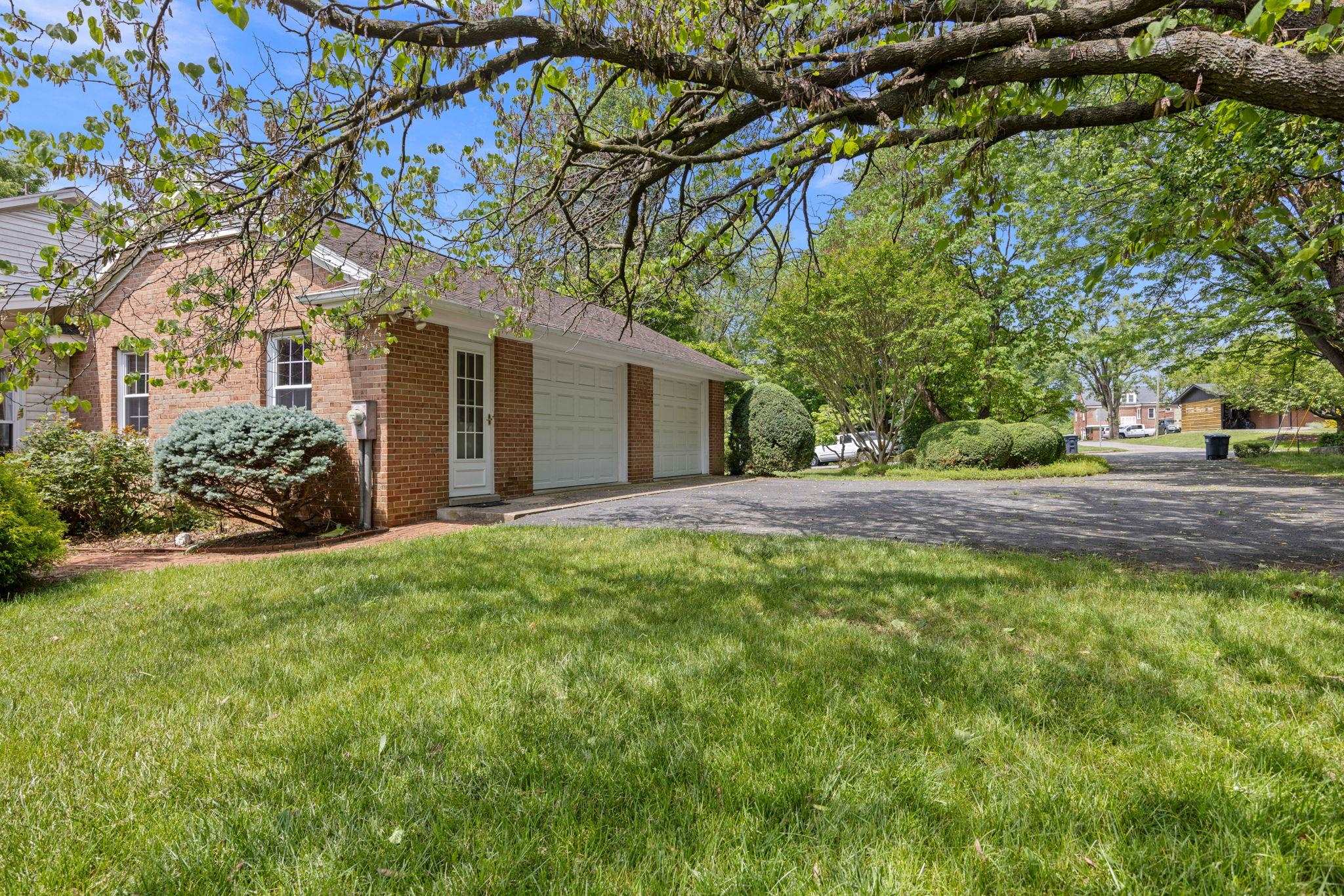410 MONTICELLO AVE, HARRISONBURG, Virginia 22801, 5 Bedrooms Bedrooms, ,3 BathroomsBathrooms,Residential,410 MONTICELLO AVE,664696 MLS # 664696