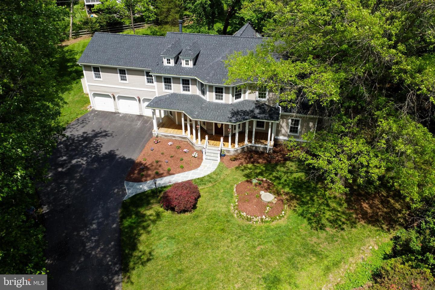 898 GOLDEN ARROW ST, GREAT FALLS, Virginia 22066, 4 Bedrooms Bedrooms, ,3 BathroomsBathrooms,Residential,For sale,898 GOLDEN ARROW ST,VAFX2237386 MLS # VAFX2237386