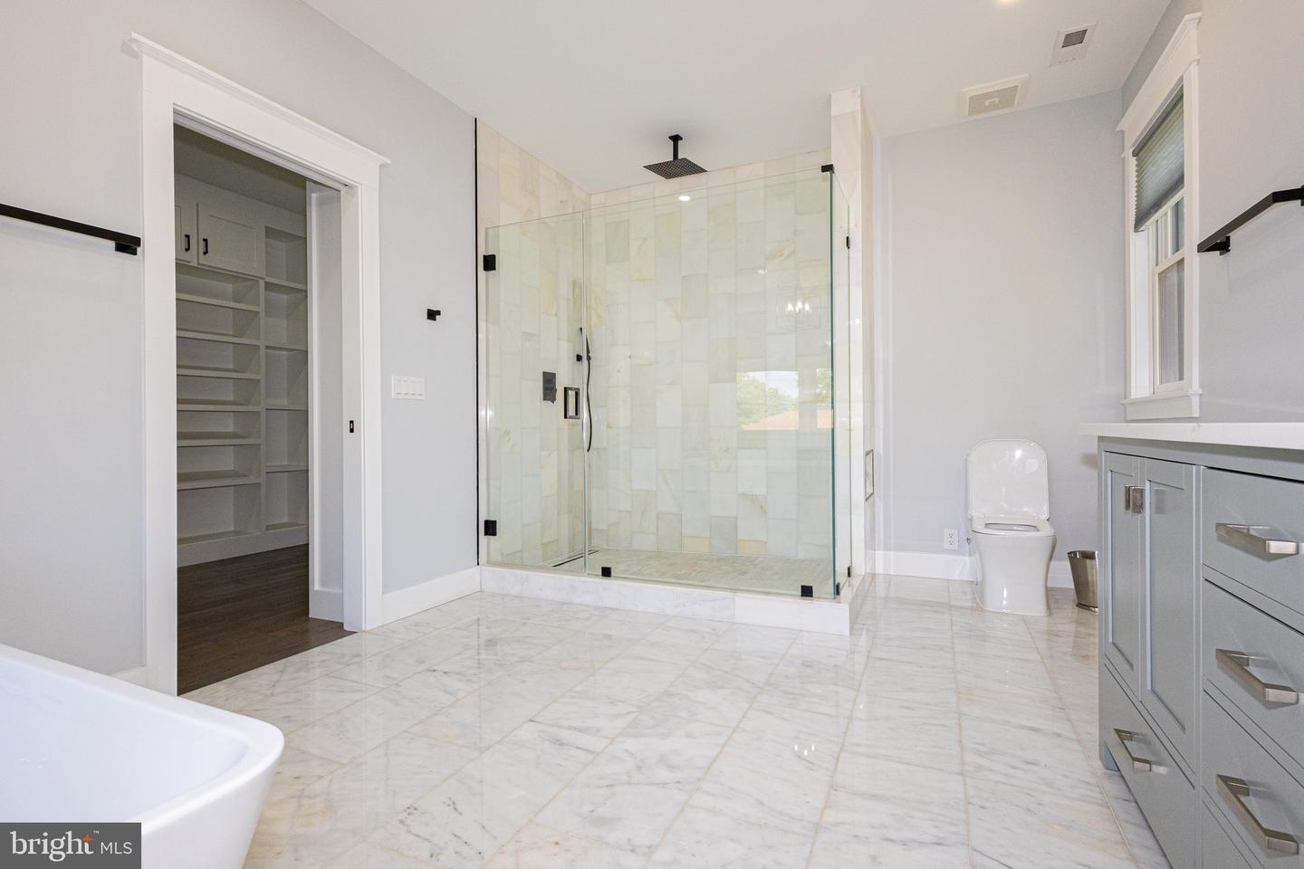 403 YEONAS DR SW, VIENNA, Virginia 22180, 6 Bedrooms Bedrooms, ,5 BathroomsBathrooms,Residential,For sale,403 YEONAS DR SW,VAFX2237070 MLS # VAFX2237070