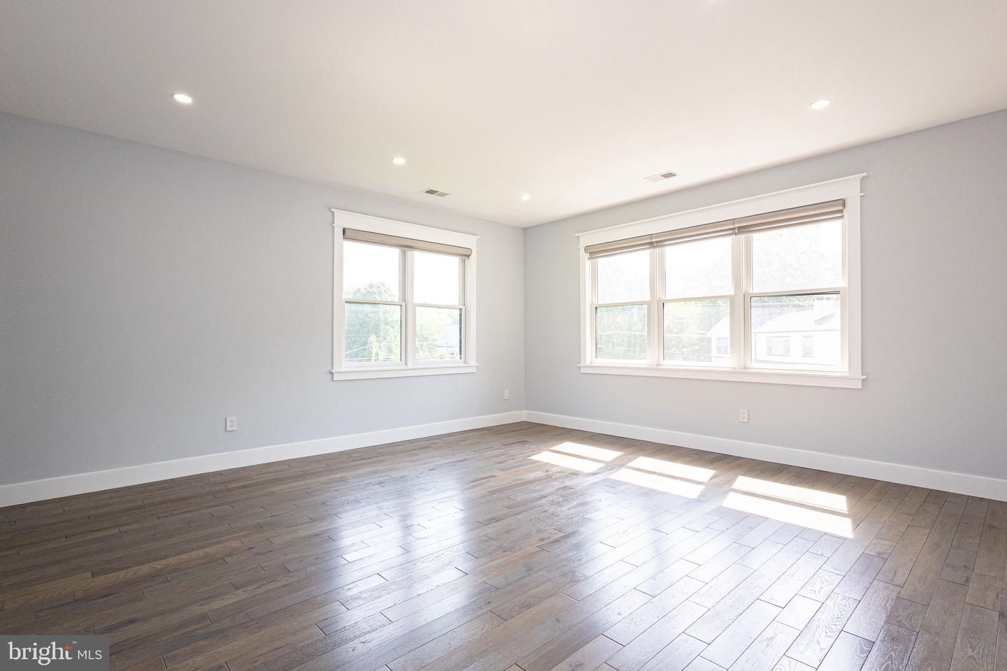 403 YEONAS DR SW, VIENNA, Virginia 22180, 6 Bedrooms Bedrooms, ,5 BathroomsBathrooms,Residential,For sale,403 YEONAS DR SW,VAFX2237070 MLS # VAFX2237070