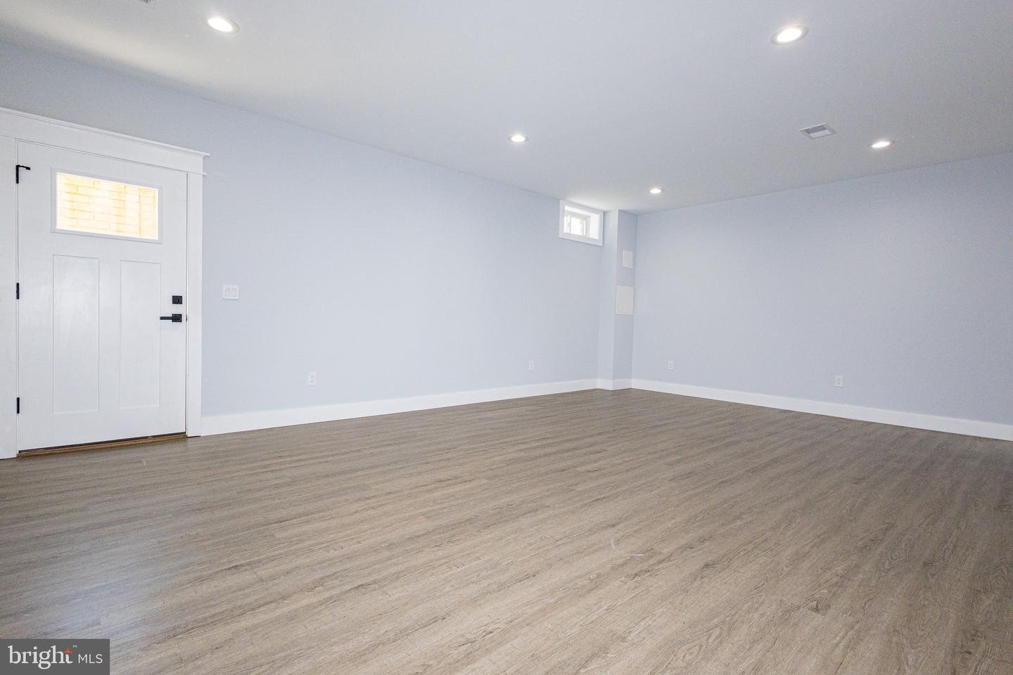 403 YEONAS DR SW, VIENNA, Virginia 22180, 6 Bedrooms Bedrooms, ,5 BathroomsBathrooms,Residential,For sale,403 YEONAS DR SW,VAFX2237070 MLS # VAFX2237070
