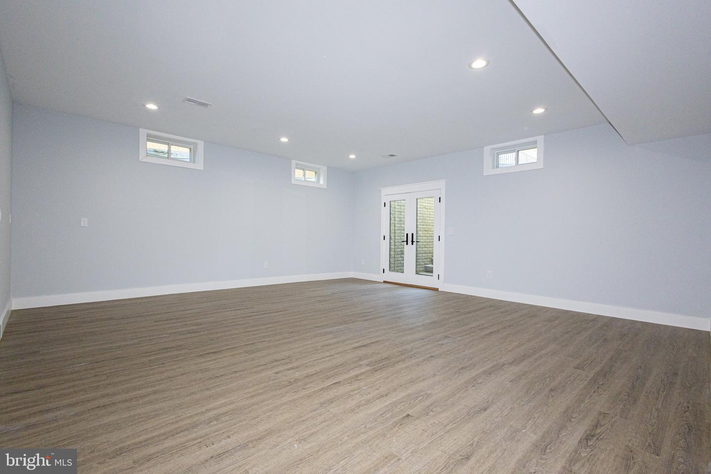 403 YEONAS DR SW, VIENNA, Virginia 22180, 6 Bedrooms Bedrooms, ,5 BathroomsBathrooms,Residential,For sale,403 YEONAS DR SW,VAFX2237070 MLS # VAFX2237070
