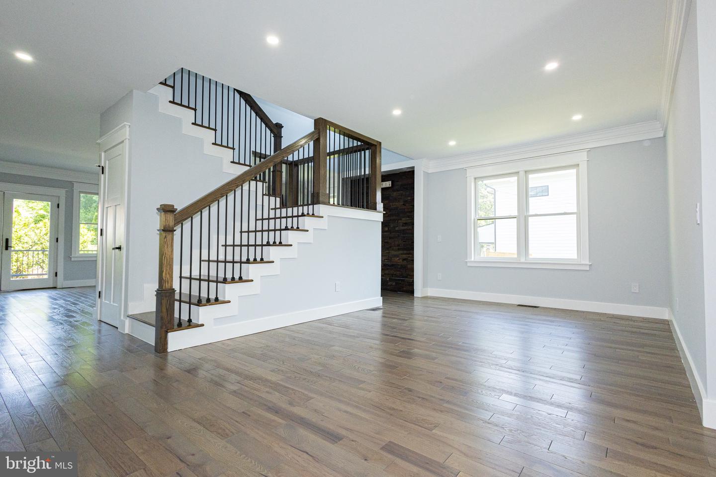 403 YEONAS DR SW, VIENNA, Virginia 22180, 6 Bedrooms Bedrooms, ,5 BathroomsBathrooms,Residential,For sale,403 YEONAS DR SW,VAFX2237070 MLS # VAFX2237070