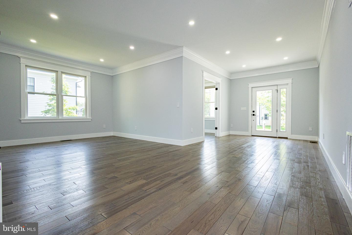 403 YEONAS DR SW, VIENNA, Virginia 22180, 6 Bedrooms Bedrooms, ,5 BathroomsBathrooms,Residential,For sale,403 YEONAS DR SW,VAFX2237070 MLS # VAFX2237070