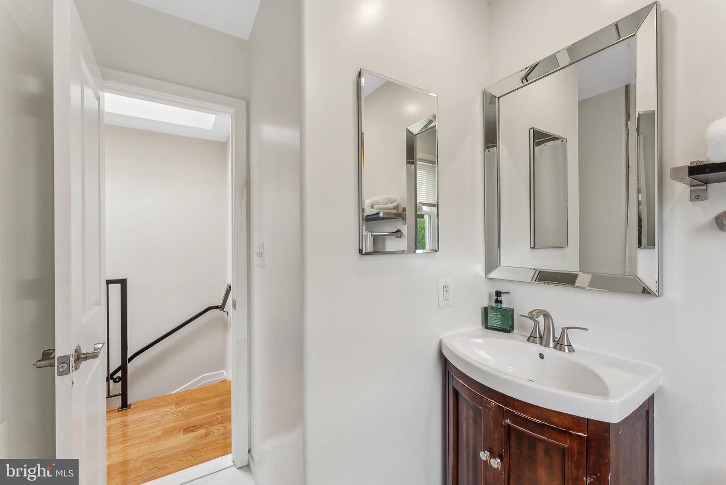 1740 H ST NE, WASHINGTON, District Of Columbia 20002, 2 Bedrooms Bedrooms, ,2 BathroomsBathrooms,Residential,For sale,1740 H ST NE,DCDC2198216 MLS # DCDC2198216