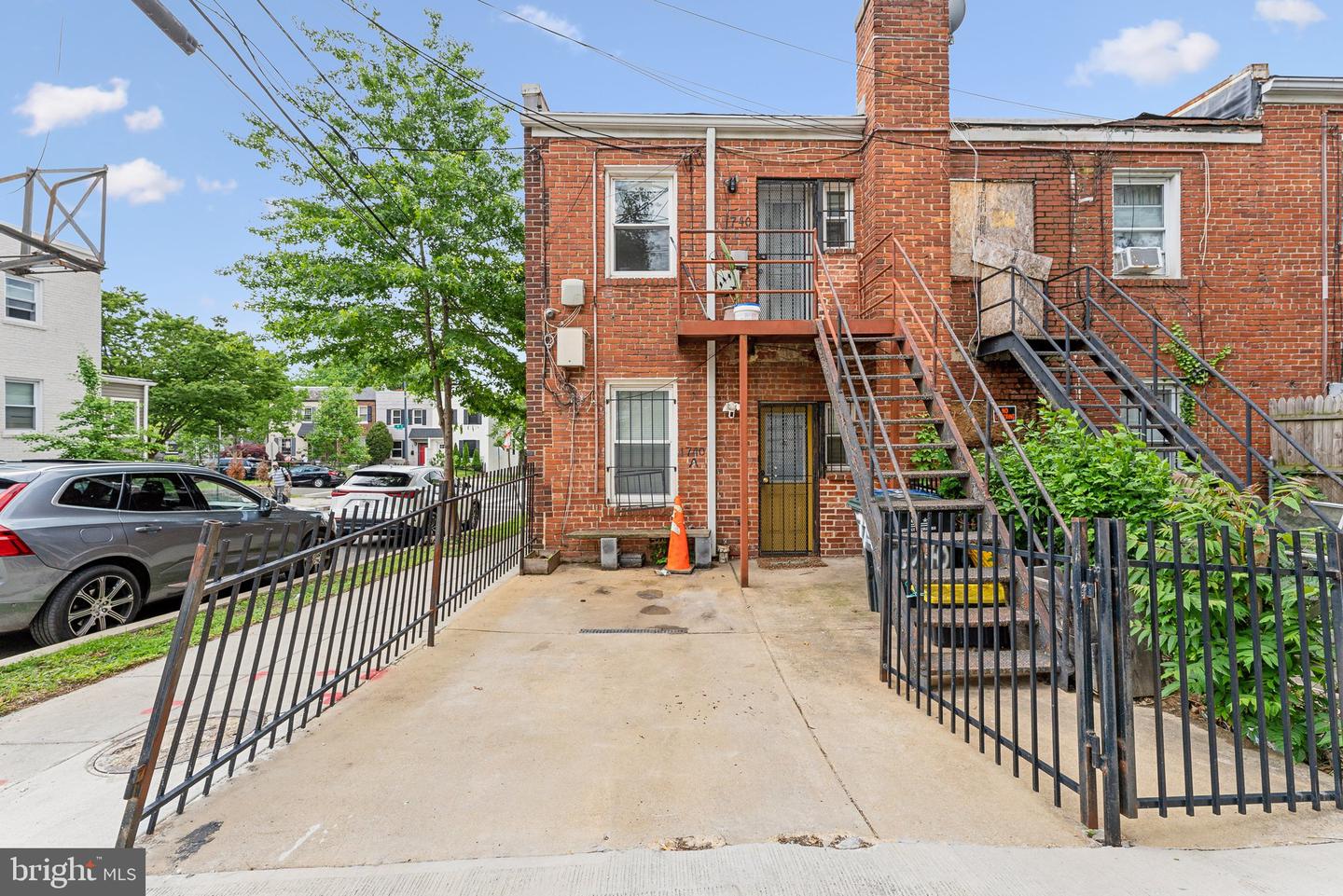 1740 H ST NE, WASHINGTON, District Of Columbia 20002, 2 Bedrooms Bedrooms, ,2 BathroomsBathrooms,Residential,For sale,1740 H ST NE,DCDC2198216 MLS # DCDC2198216