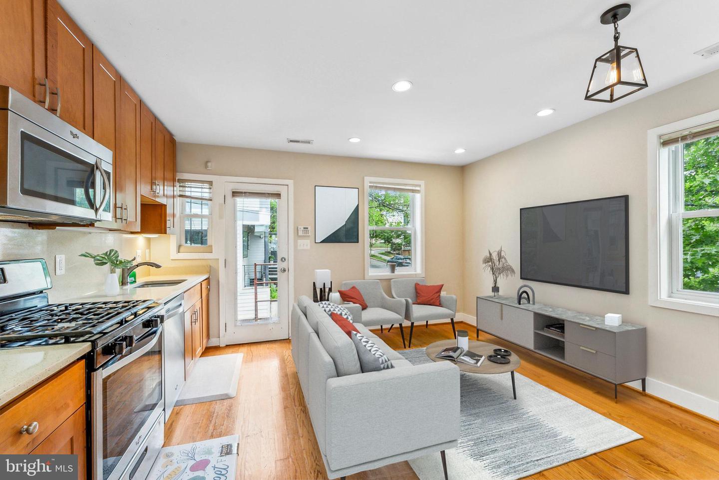 1740 H ST NE, WASHINGTON, District Of Columbia 20002, 2 Bedrooms Bedrooms, ,2 BathroomsBathrooms,Residential,For sale,1740 H ST NE,DCDC2198216 MLS # DCDC2198216