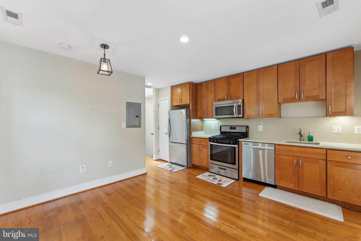 1740 H ST NE, WASHINGTON, District Of Columbia 20002, 2 Bedrooms Bedrooms, ,2 BathroomsBathrooms,Residential,For sale,1740 H ST NE,DCDC2198216 MLS # DCDC2198216