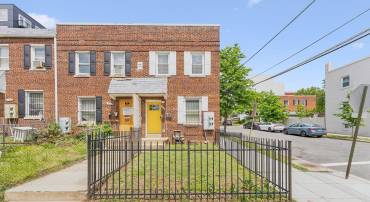 1740 H ST NE, WASHINGTON, District Of Columbia 20002, 2 Bedrooms Bedrooms, ,2 BathroomsBathrooms,Residential,For sale,1740 H ST NE,DCDC2198216 MLS # DCDC2198216