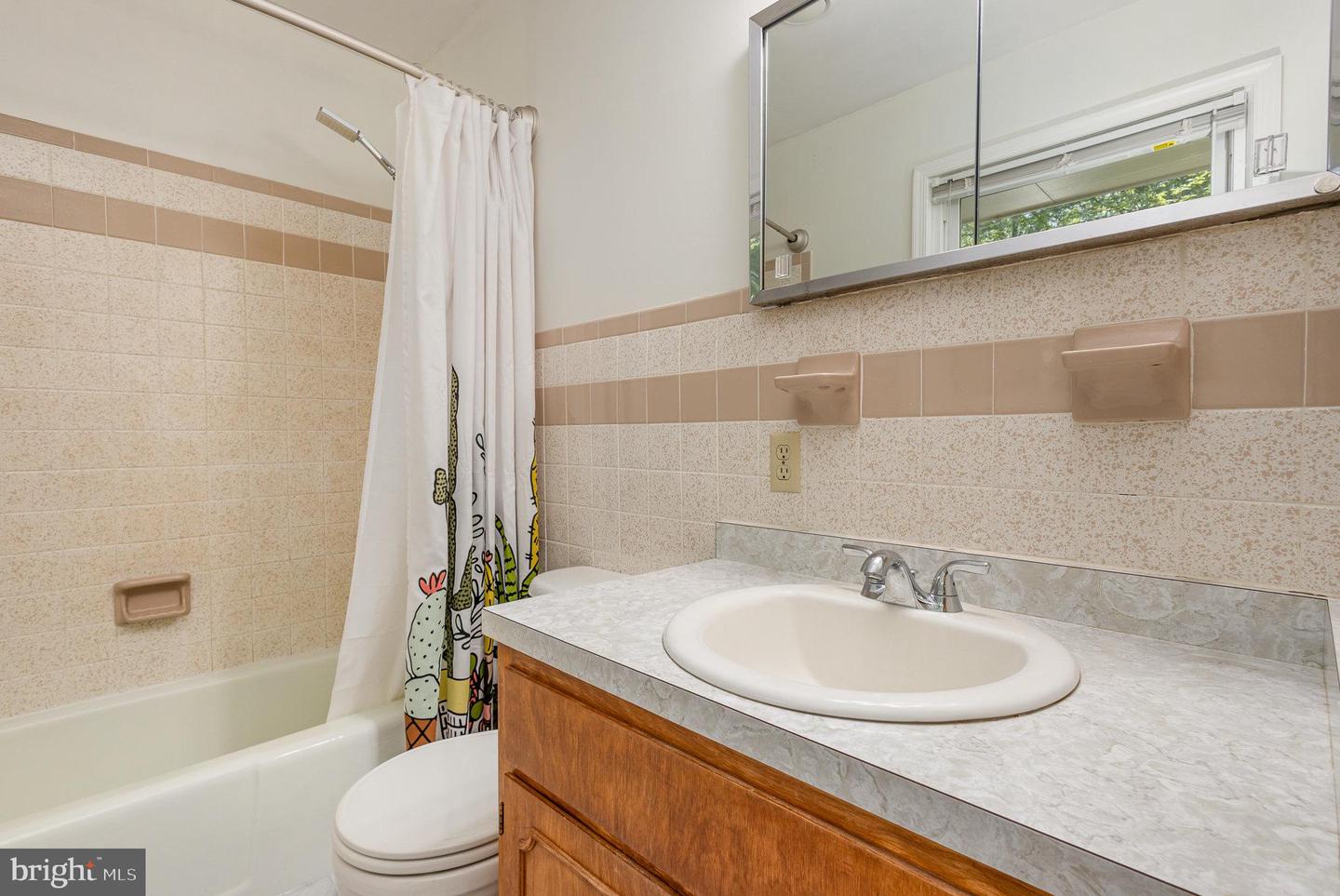 344 LEELAND RD, FREDERICKSBURG, Virginia 22405, 3 Bedrooms Bedrooms, 13 Rooms Rooms,3 BathroomsBathrooms,Residential,For sale,344 LEELAND RD,VAST2038500 MLS # VAST2038500