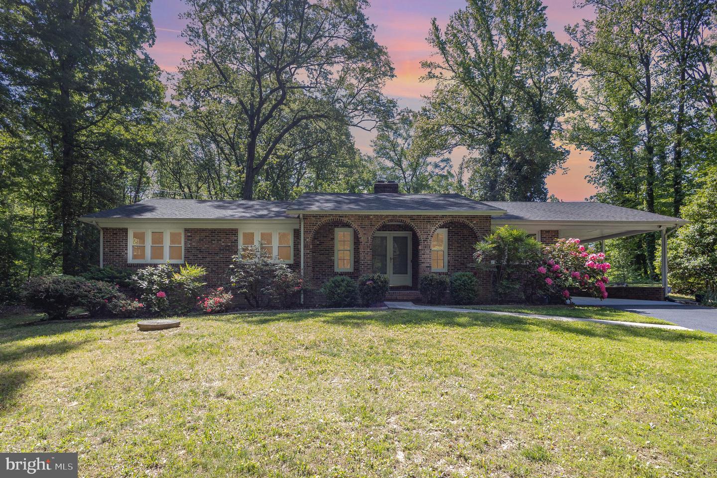 344 LEELAND RD, FREDERICKSBURG, Virginia 22405, 3 Bedrooms Bedrooms, 13 Rooms Rooms,3 BathroomsBathrooms,Residential,For sale,344 LEELAND RD,VAST2038500 MLS # VAST2038500