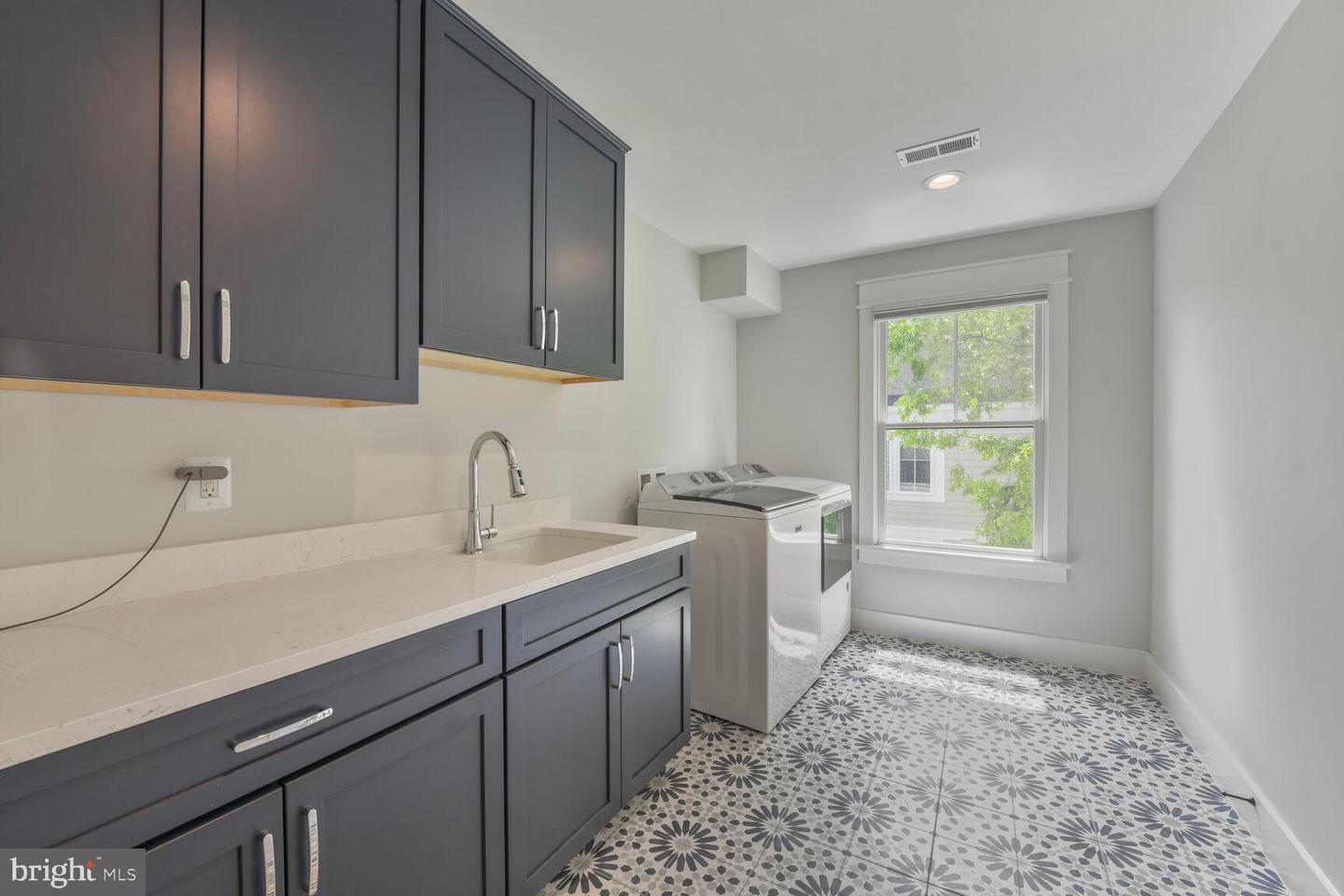 302 JADE CT NW, VIENNA, Virginia 22180, 7 Bedrooms Bedrooms, ,7 BathroomsBathrooms,Residential,For sale,302 JADE CT NW,VAFX2239444 MLS # VAFX2239444