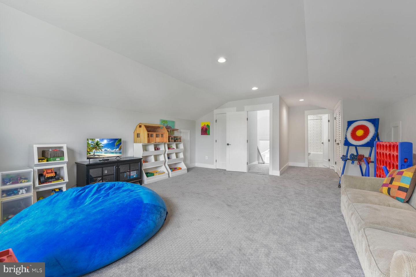 302 JADE CT NW, VIENNA, Virginia 22180, 7 Bedrooms Bedrooms, ,7 BathroomsBathrooms,Residential,For sale,302 JADE CT NW,VAFX2239444 MLS # VAFX2239444