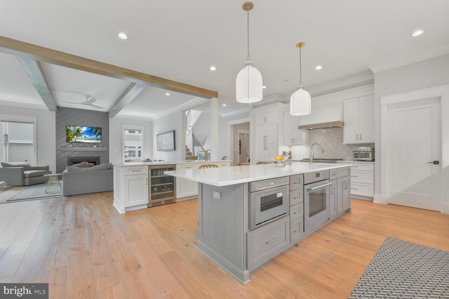 302 JADE CT NW, VIENNA, Virginia 22180, 7 Bedrooms Bedrooms, ,7 BathroomsBathrooms,Residential,For sale,302 JADE CT NW,VAFX2239444 MLS # VAFX2239444