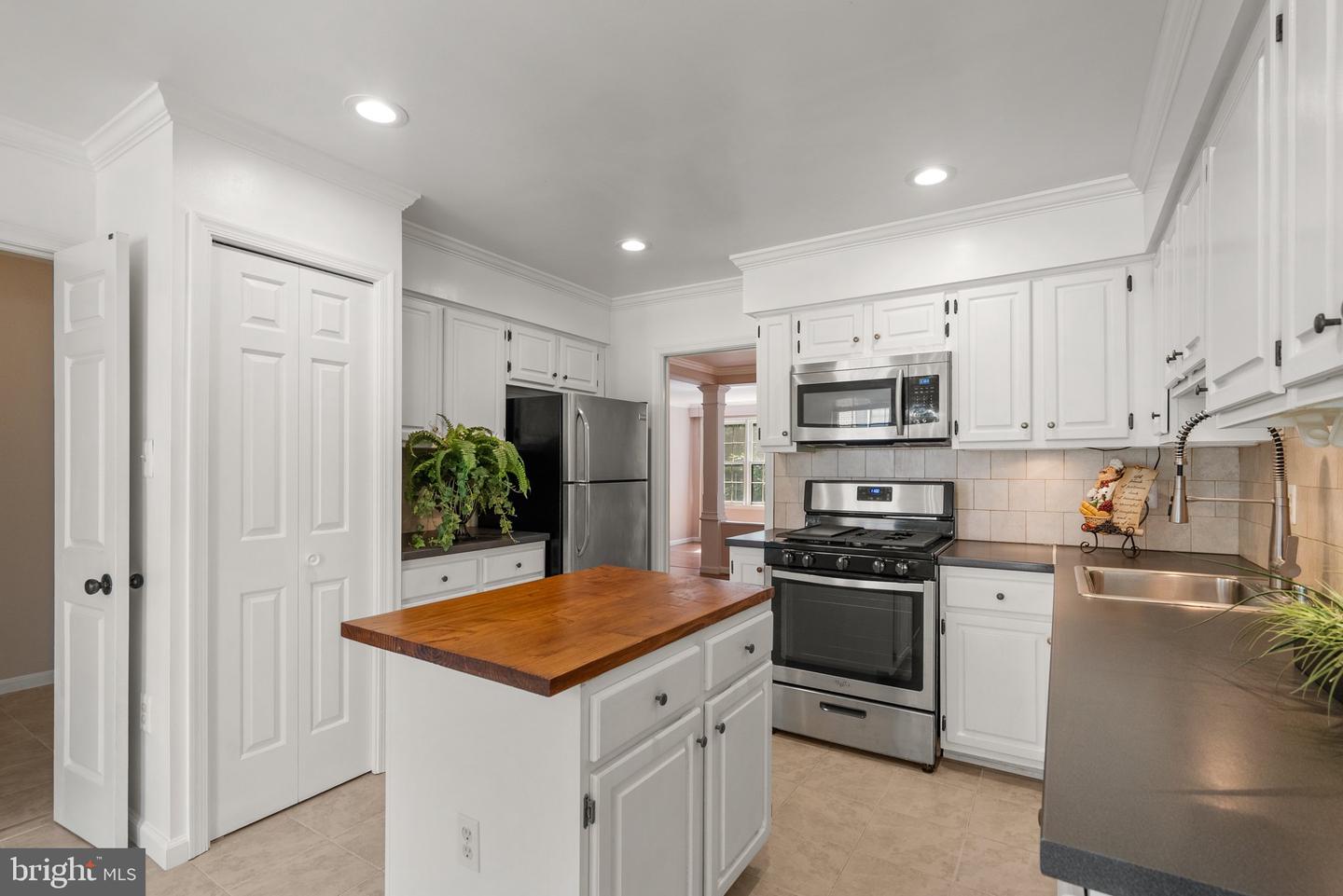4849 CARRIAGEPARK RD, FAIRFAX, Virginia 22032, 4 Bedrooms Bedrooms, ,3 BathroomsBathrooms,Residential,For sale,4849 CARRIAGEPARK RD,VAFX2240134 MLS # VAFX2240134