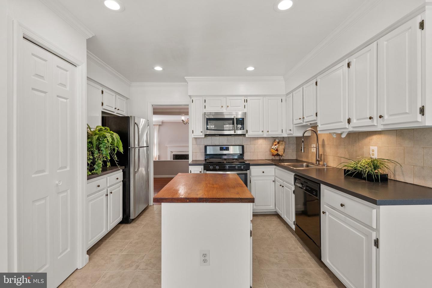 4849 CARRIAGEPARK RD, FAIRFAX, Virginia 22032, 4 Bedrooms Bedrooms, ,3 BathroomsBathrooms,Residential,For sale,4849 CARRIAGEPARK RD,VAFX2240134 MLS # VAFX2240134