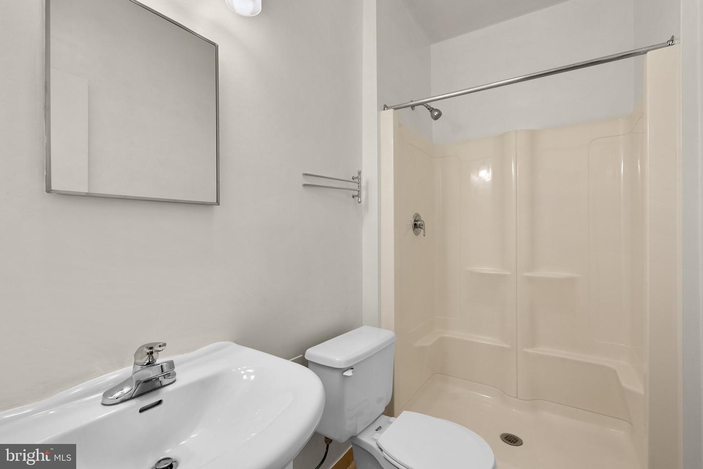 4849 CARRIAGEPARK RD, FAIRFAX, Virginia 22032, 4 Bedrooms Bedrooms, ,3 BathroomsBathrooms,Residential,For sale,4849 CARRIAGEPARK RD,VAFX2240134 MLS # VAFX2240134