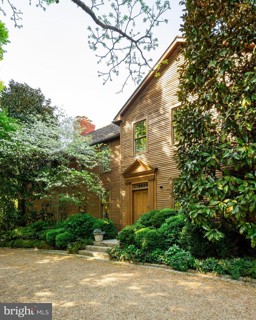6400 GEORGETOWN PIKE, MCLEAN, Virginia 22101, 6 Bedrooms Bedrooms, ,7 BathroomsBathrooms,Residential,For sale,6400 GEORGETOWN PIKE,VAFX2239780 MLS # VAFX2239780