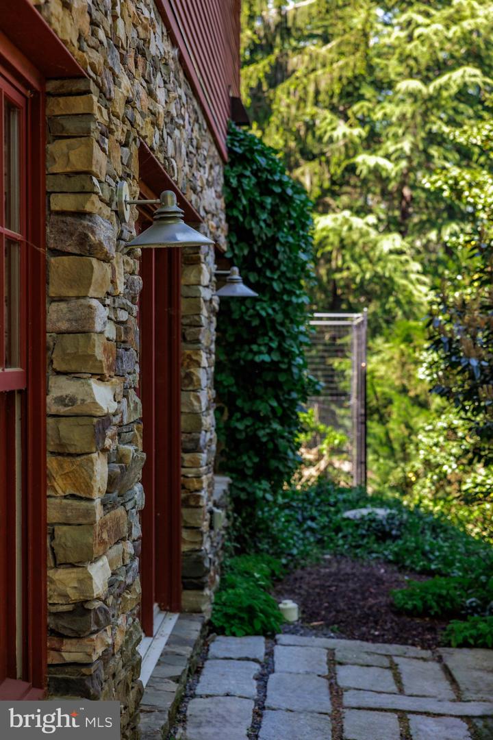 6400 GEORGETOWN PIKE, MCLEAN, Virginia 22101, 6 Bedrooms Bedrooms, ,7 BathroomsBathrooms,Residential,For sale,6400 GEORGETOWN PIKE,VAFX2239780 MLS # VAFX2239780