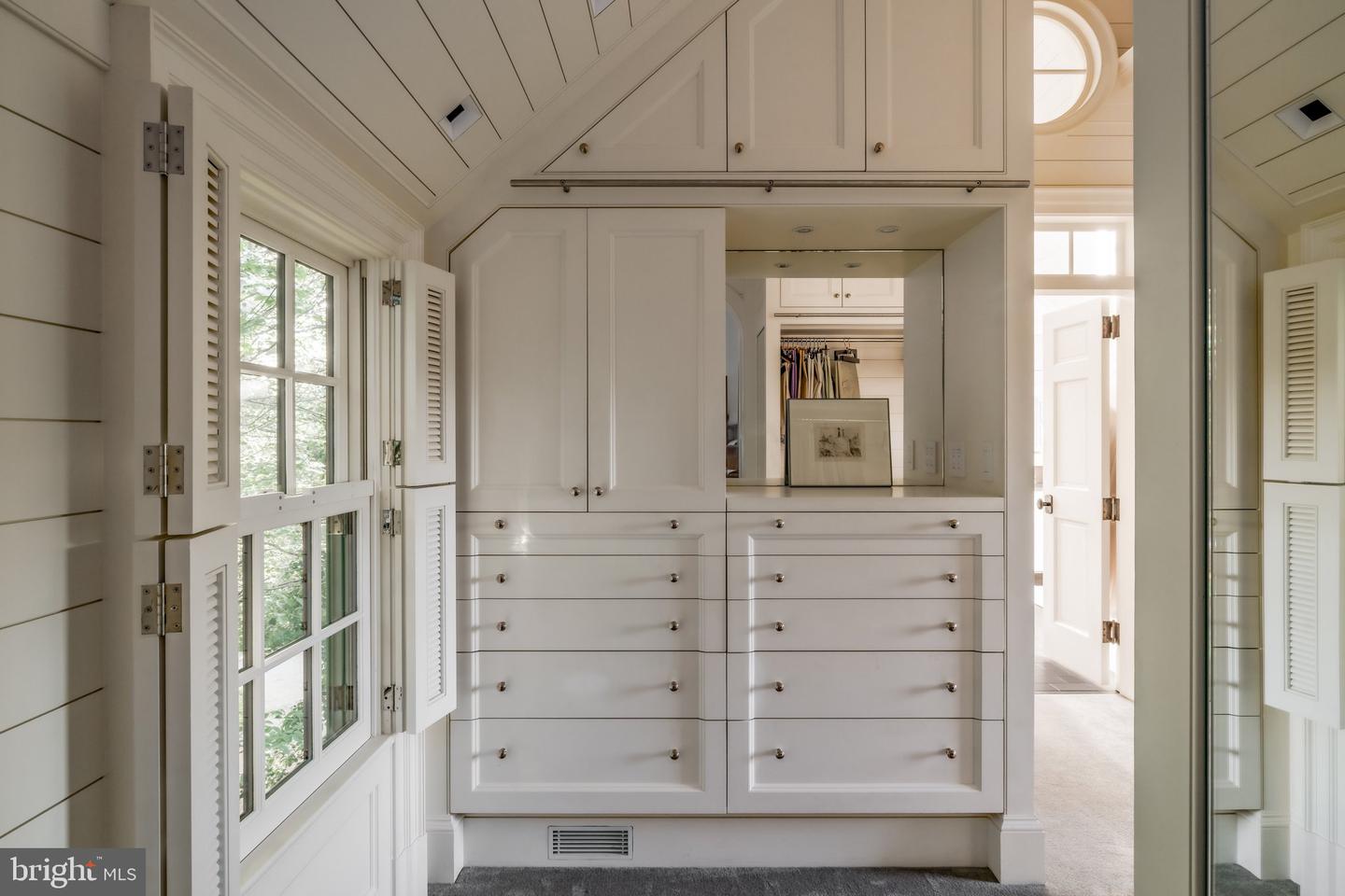 6400 GEORGETOWN PIKE, MCLEAN, Virginia 22101, 6 Bedrooms Bedrooms, ,7 BathroomsBathrooms,Residential,For sale,6400 GEORGETOWN PIKE,VAFX2239780 MLS # VAFX2239780