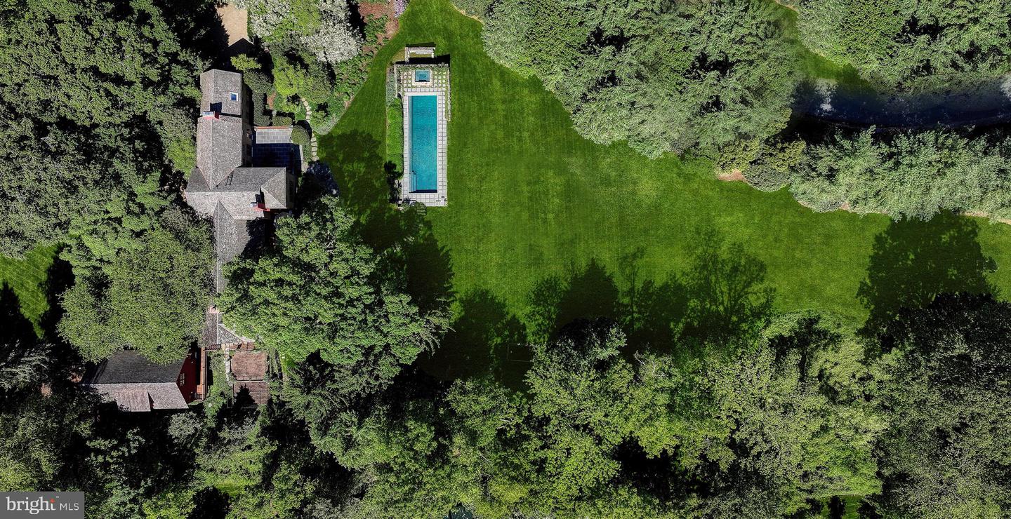 6400 GEORGETOWN PIKE, MCLEAN, Virginia 22101, 6 Bedrooms Bedrooms, ,7 BathroomsBathrooms,Residential,For sale,6400 GEORGETOWN PIKE,VAFX2239780 MLS # VAFX2239780