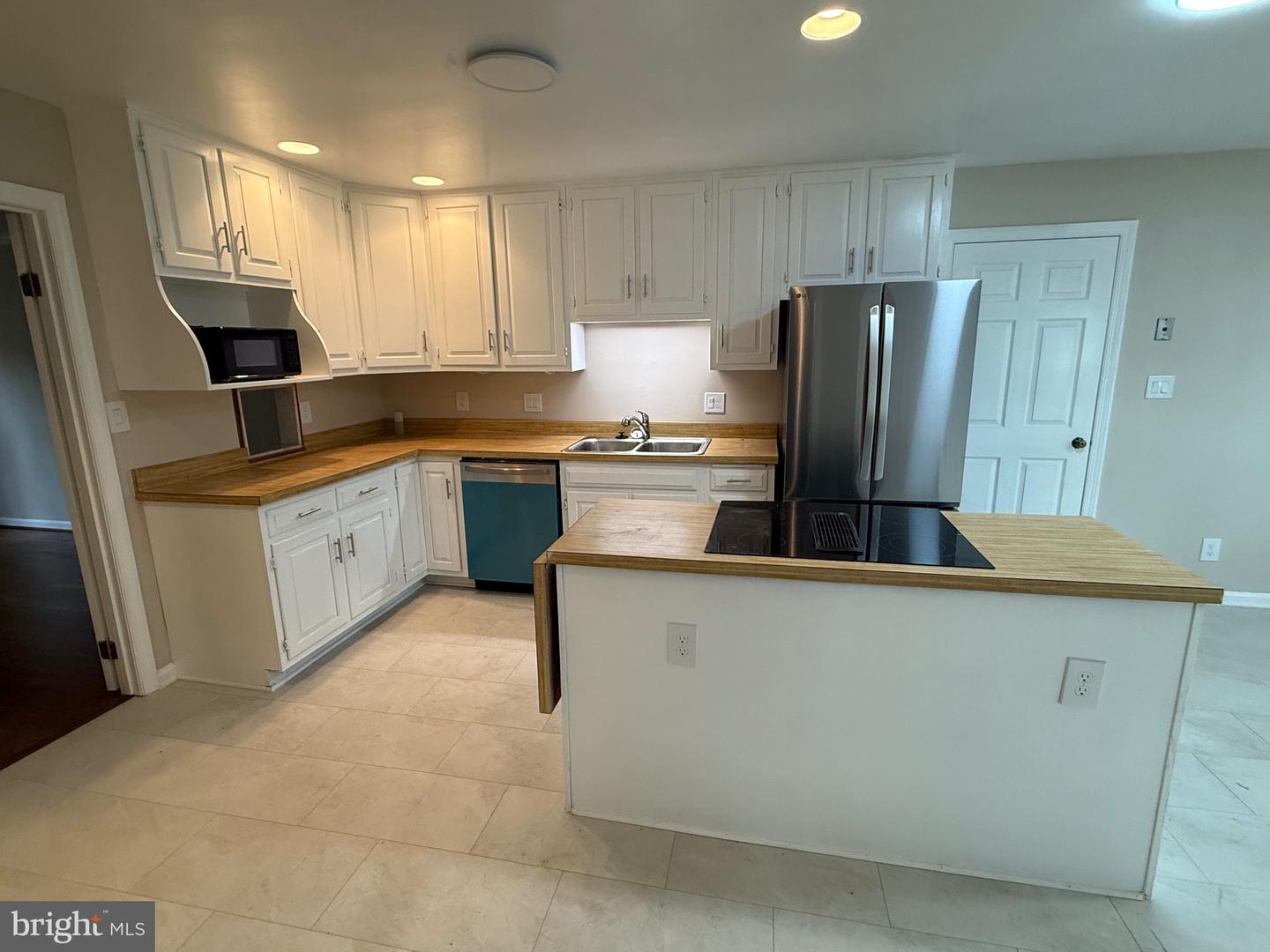 9517 FERRY HARBOUR CT, ALEXANDRIA, Virginia 22309, 4 Bedrooms Bedrooms, ,2 BathroomsBathrooms,Residential,For sale,9517 FERRY HARBOUR CT,VAFX2240160 MLS # VAFX2240160