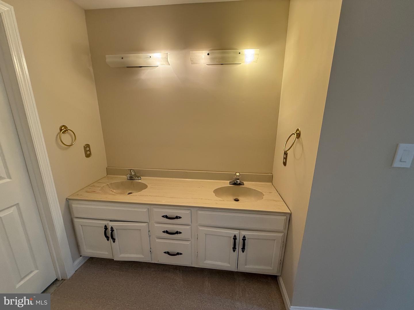 9517 FERRY HARBOUR CT, ALEXANDRIA, Virginia 22309, 4 Bedrooms Bedrooms, ,2 BathroomsBathrooms,Residential,For sale,9517 FERRY HARBOUR CT,VAFX2240160 MLS # VAFX2240160