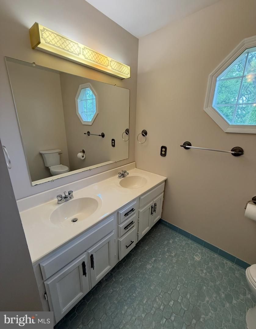 9517 FERRY HARBOUR CT, ALEXANDRIA, Virginia 22309, 4 Bedrooms Bedrooms, ,2 BathroomsBathrooms,Residential,For sale,9517 FERRY HARBOUR CT,VAFX2240160 MLS # VAFX2240160