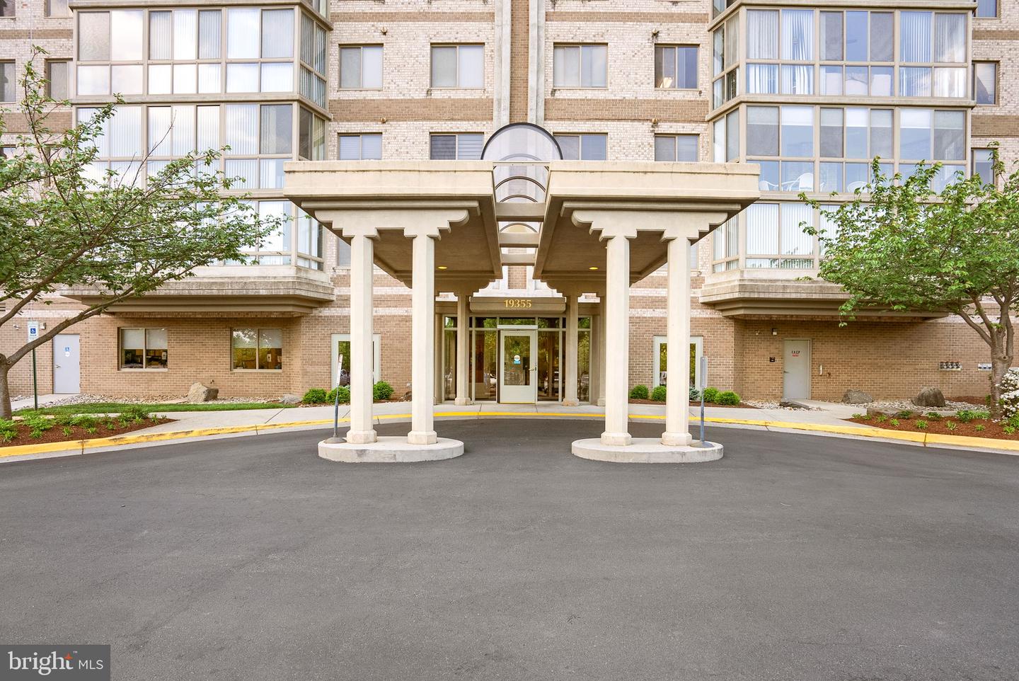 19355 CYPRESS RIDGE TER #521, LEESBURG, Virginia 20176, 2 Bedrooms Bedrooms, ,2 BathroomsBathrooms,Residential,For sale,19355 CYPRESS RIDGE TER #521,VALO2096066 MLS # VALO2096066