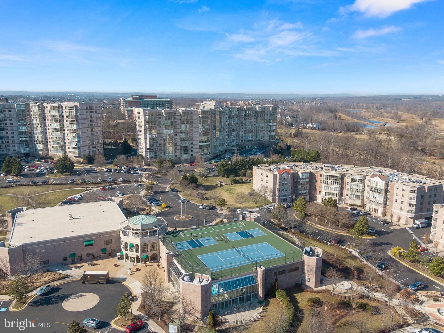 19355 CYPRESS RIDGE TER #521, LEESBURG, Virginia 20176, 2 Bedrooms Bedrooms, ,2 BathroomsBathrooms,Residential,For sale,19355 CYPRESS RIDGE TER #521,VALO2096066 MLS # VALO2096066