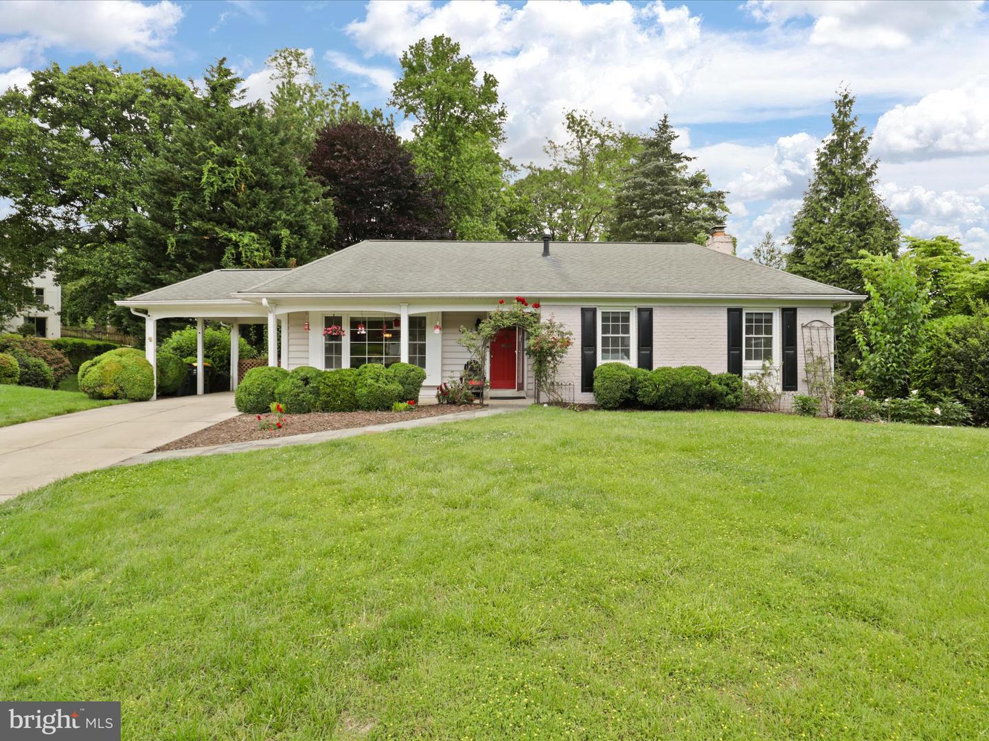 4412 WOODCHUCK CT, ANNANDALE, Virginia 22003, 5 Bedrooms Bedrooms, 10 Rooms Rooms,3 BathroomsBathrooms,Residential,For sale,4412 WOODCHUCK CT,VAFX2240298 MLS # VAFX2240298