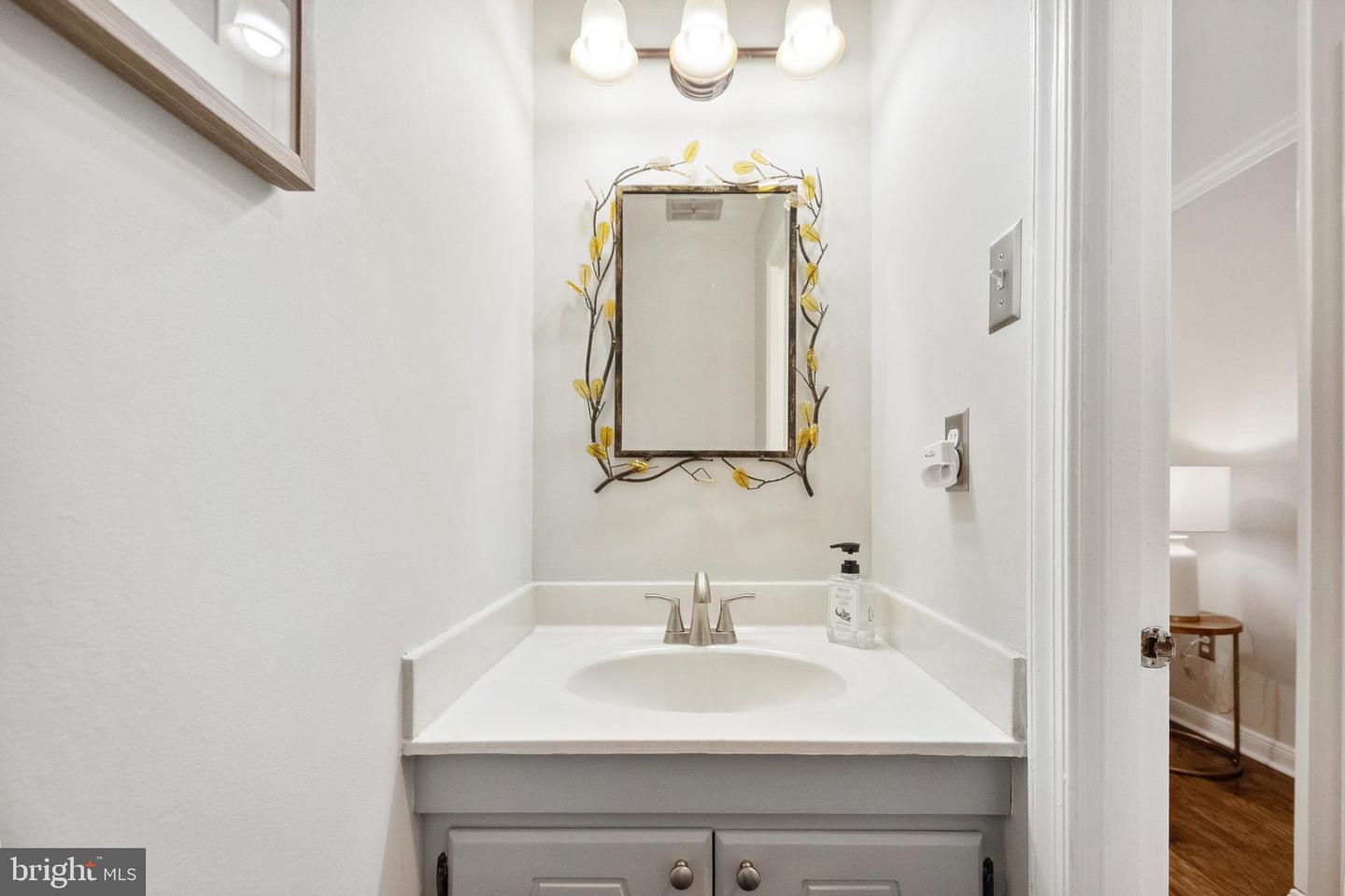 2945 WATERFORD CT, VIENNA, Virginia 22181, 4 Bedrooms Bedrooms, ,3 BathroomsBathrooms,Residential,For sale,2945 WATERFORD CT,VAFX2240338 MLS # VAFX2240338