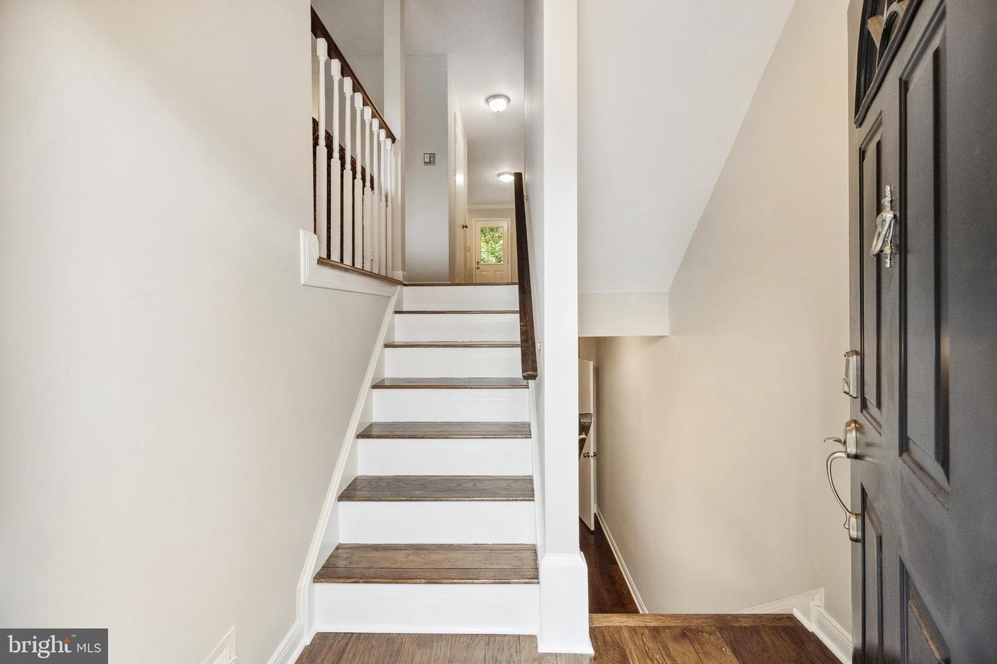 2945 WATERFORD CT, VIENNA, Virginia 22181, 4 Bedrooms Bedrooms, ,3 BathroomsBathrooms,Residential,For sale,2945 WATERFORD CT,VAFX2240338 MLS # VAFX2240338
