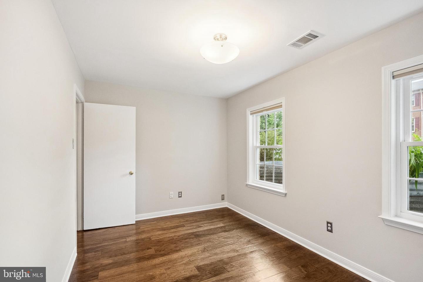 2945 WATERFORD CT, VIENNA, Virginia 22181, 4 Bedrooms Bedrooms, ,3 BathroomsBathrooms,Residential,For sale,2945 WATERFORD CT,VAFX2240338 MLS # VAFX2240338