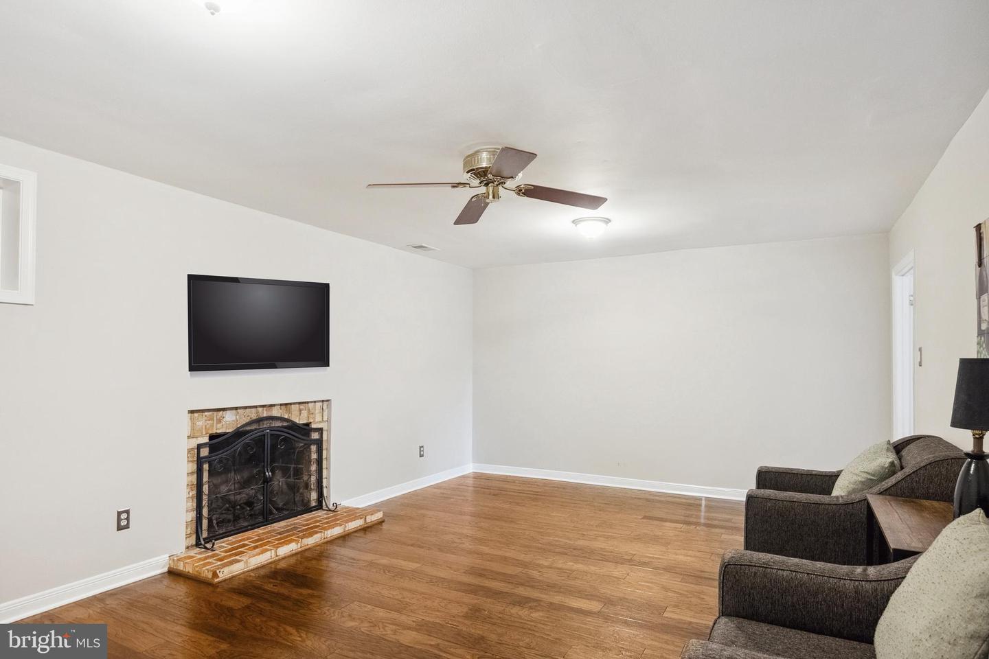 2945 WATERFORD CT, VIENNA, Virginia 22181, 4 Bedrooms Bedrooms, ,3 BathroomsBathrooms,Residential,For sale,2945 WATERFORD CT,VAFX2240338 MLS # VAFX2240338