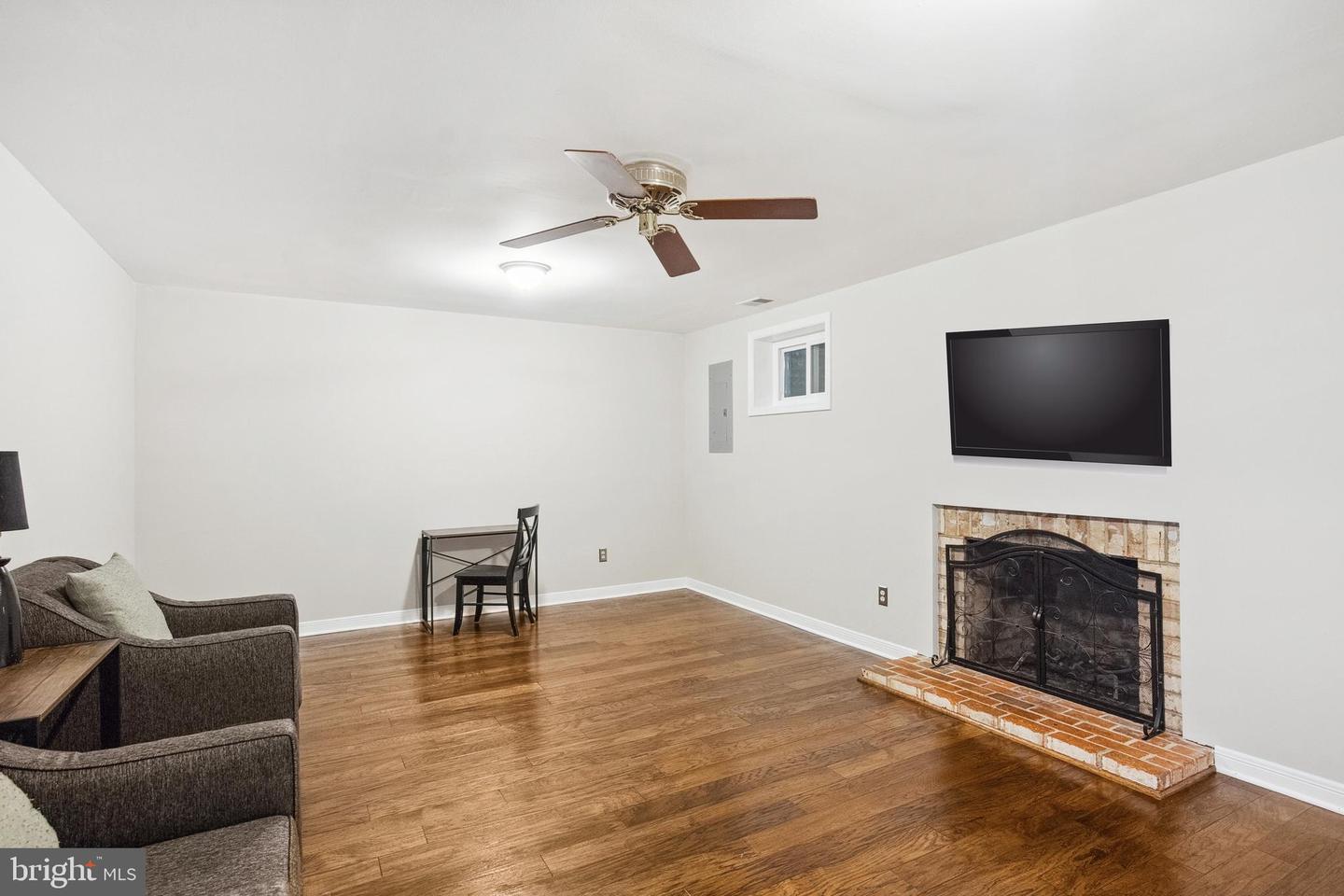 2945 WATERFORD CT, VIENNA, Virginia 22181, 4 Bedrooms Bedrooms, ,3 BathroomsBathrooms,Residential,For sale,2945 WATERFORD CT,VAFX2240338 MLS # VAFX2240338