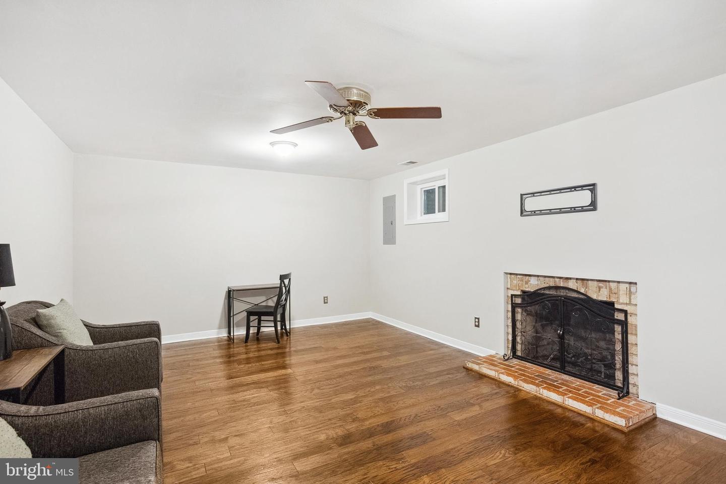 2945 WATERFORD CT, VIENNA, Virginia 22181, 4 Bedrooms Bedrooms, ,3 BathroomsBathrooms,Residential,For sale,2945 WATERFORD CT,VAFX2240338 MLS # VAFX2240338
