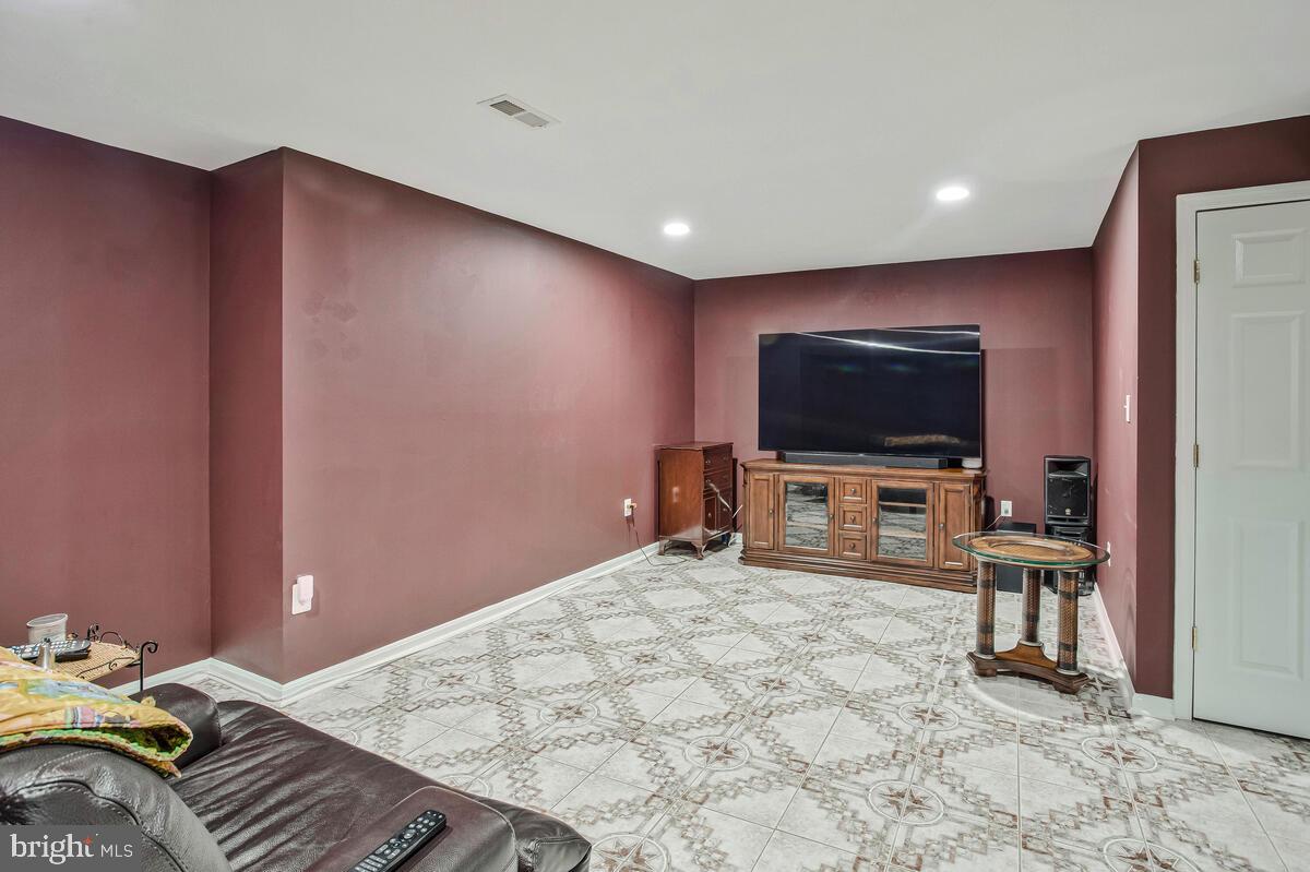 6427 OSPREY CT, WOODBRIDGE, Virginia 22192, 4 Bedrooms Bedrooms, ,3 BathroomsBathrooms,Residential,For sale,6427 OSPREY CT,VAPW2094544 MLS # VAPW2094544