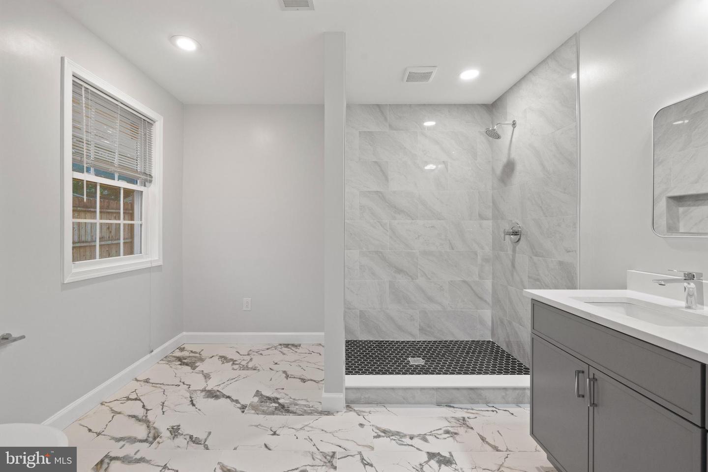14504 FULLERTON RD, WOODBRIDGE, Virginia 22193, 5 Bedrooms Bedrooms, ,3 BathroomsBathrooms,Residential,For sale,14504 FULLERTON RD,VAPW2094484 MLS # VAPW2094484