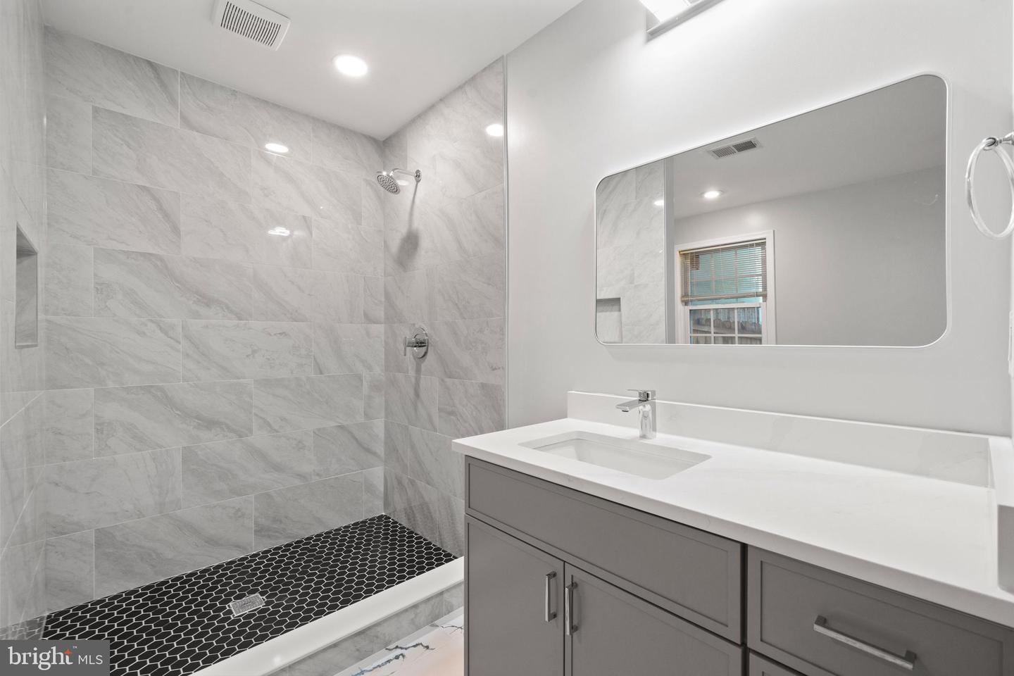 14504 FULLERTON RD, WOODBRIDGE, Virginia 22193, 5 Bedrooms Bedrooms, ,3 BathroomsBathrooms,Residential,For sale,14504 FULLERTON RD,VAPW2094484 MLS # VAPW2094484
