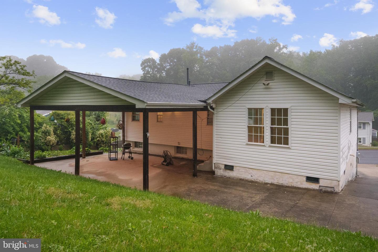 14504 FULLERTON RD, WOODBRIDGE, Virginia 22193, 5 Bedrooms Bedrooms, ,3 BathroomsBathrooms,Residential,For sale,14504 FULLERTON RD,VAPW2094484 MLS # VAPW2094484
