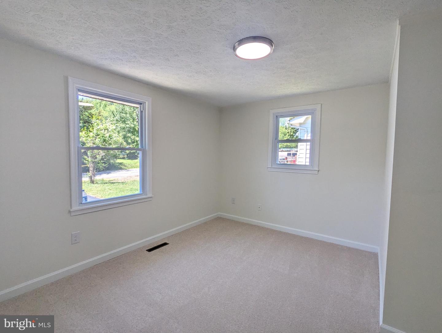 5 TIMBERLAND DR, FREDERICKSBURG, Virginia 22407, 5 Bedrooms Bedrooms, ,3 BathroomsBathrooms,Residential,For sale,5 TIMBERLAND DR,VASP2033110 MLS # VASP2033110