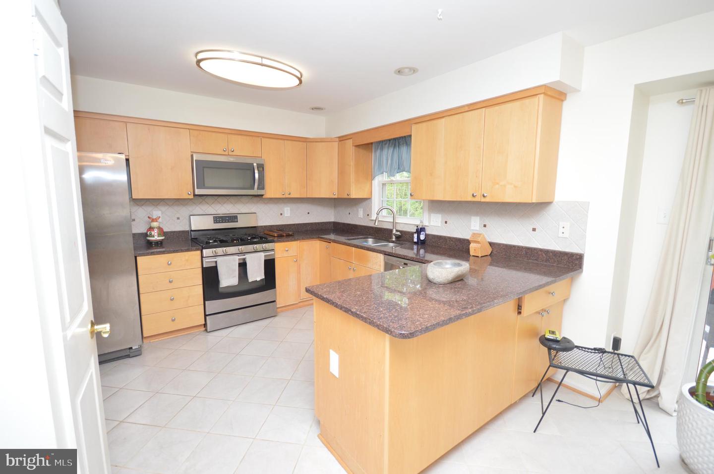 12319 FOX LAKE CT, FAIRFAX, Virginia 22033, 3 Bedrooms Bedrooms, ,2 BathroomsBathrooms,Residential,For sale,12319 FOX LAKE CT,VAFX2240426 MLS # VAFX2240426