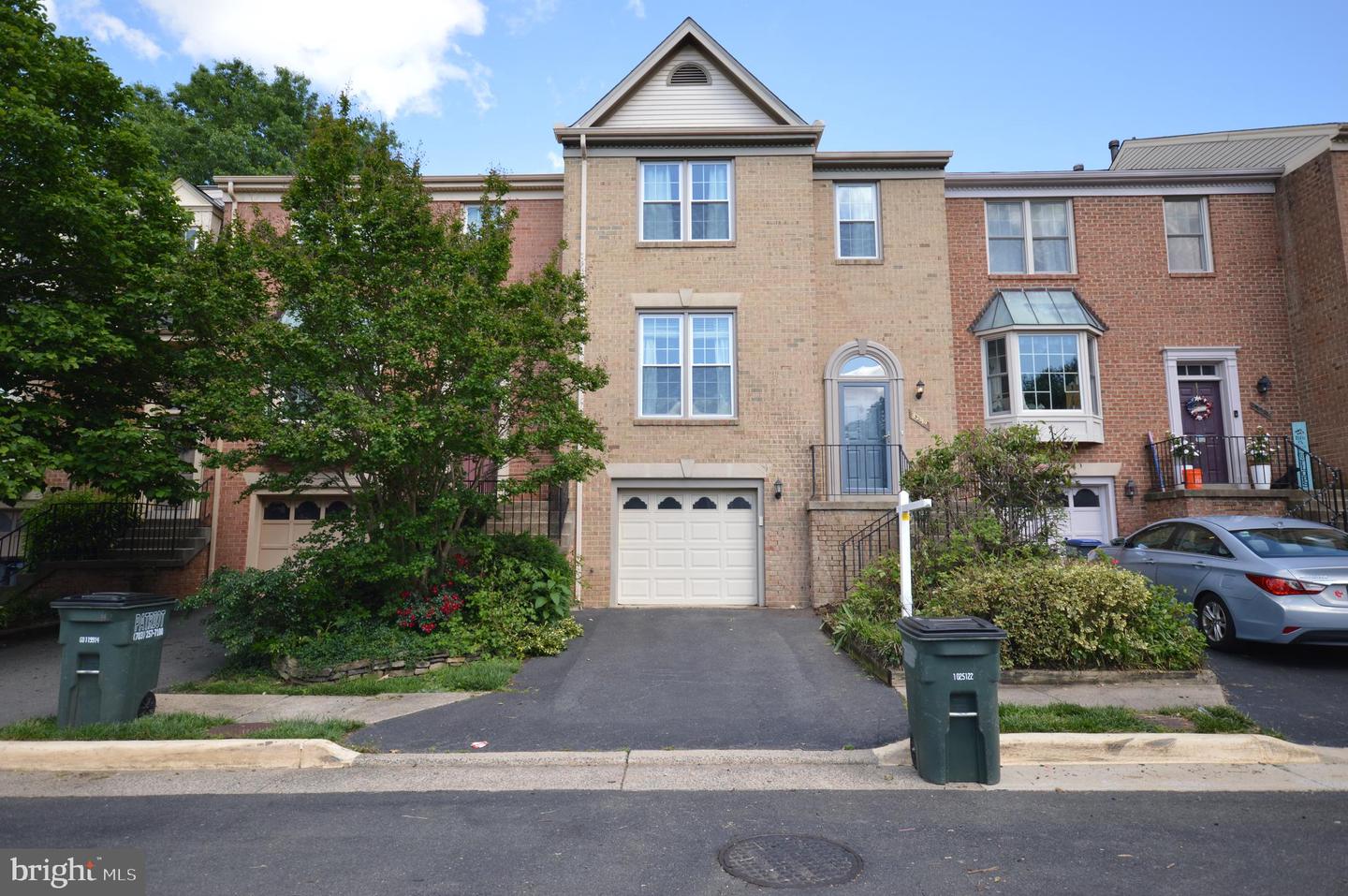 12319 FOX LAKE CT, FAIRFAX, Virginia 22033, 3 Bedrooms Bedrooms, ,2 BathroomsBathrooms,Residential,For sale,12319 FOX LAKE CT,VAFX2240426 MLS # VAFX2240426