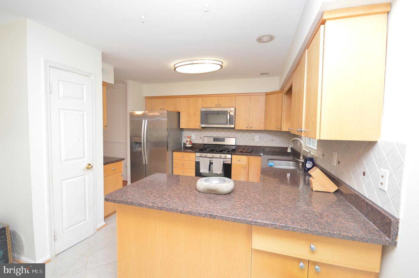 12319 FOX LAKE CT, FAIRFAX, Virginia 22033, 3 Bedrooms Bedrooms, ,2 BathroomsBathrooms,Residential,For sale,12319 FOX LAKE CT,VAFX2240426 MLS # VAFX2240426
