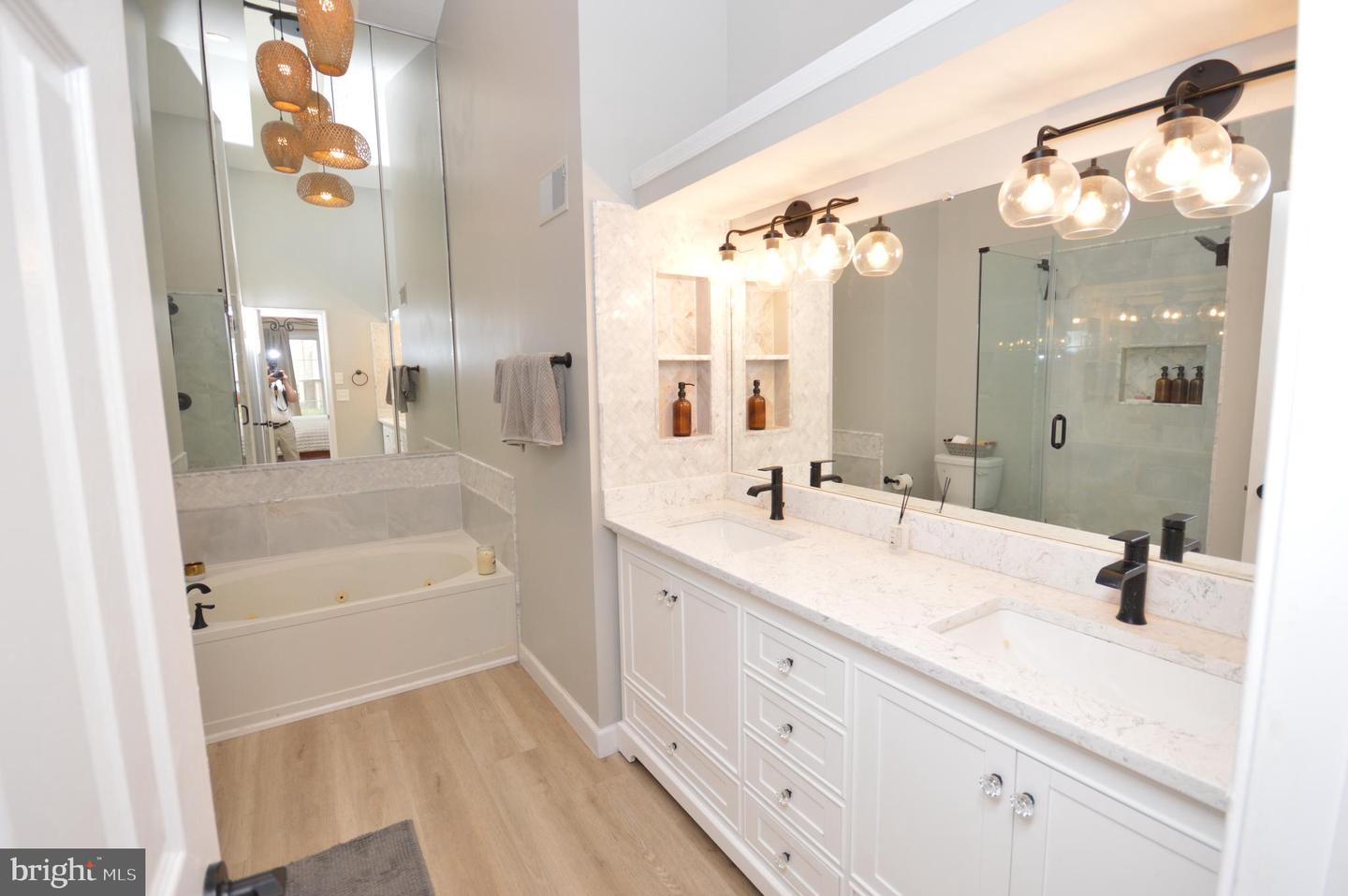 12319 FOX LAKE CT, FAIRFAX, Virginia 22033, 3 Bedrooms Bedrooms, ,2 BathroomsBathrooms,Residential,For sale,12319 FOX LAKE CT,VAFX2240426 MLS # VAFX2240426