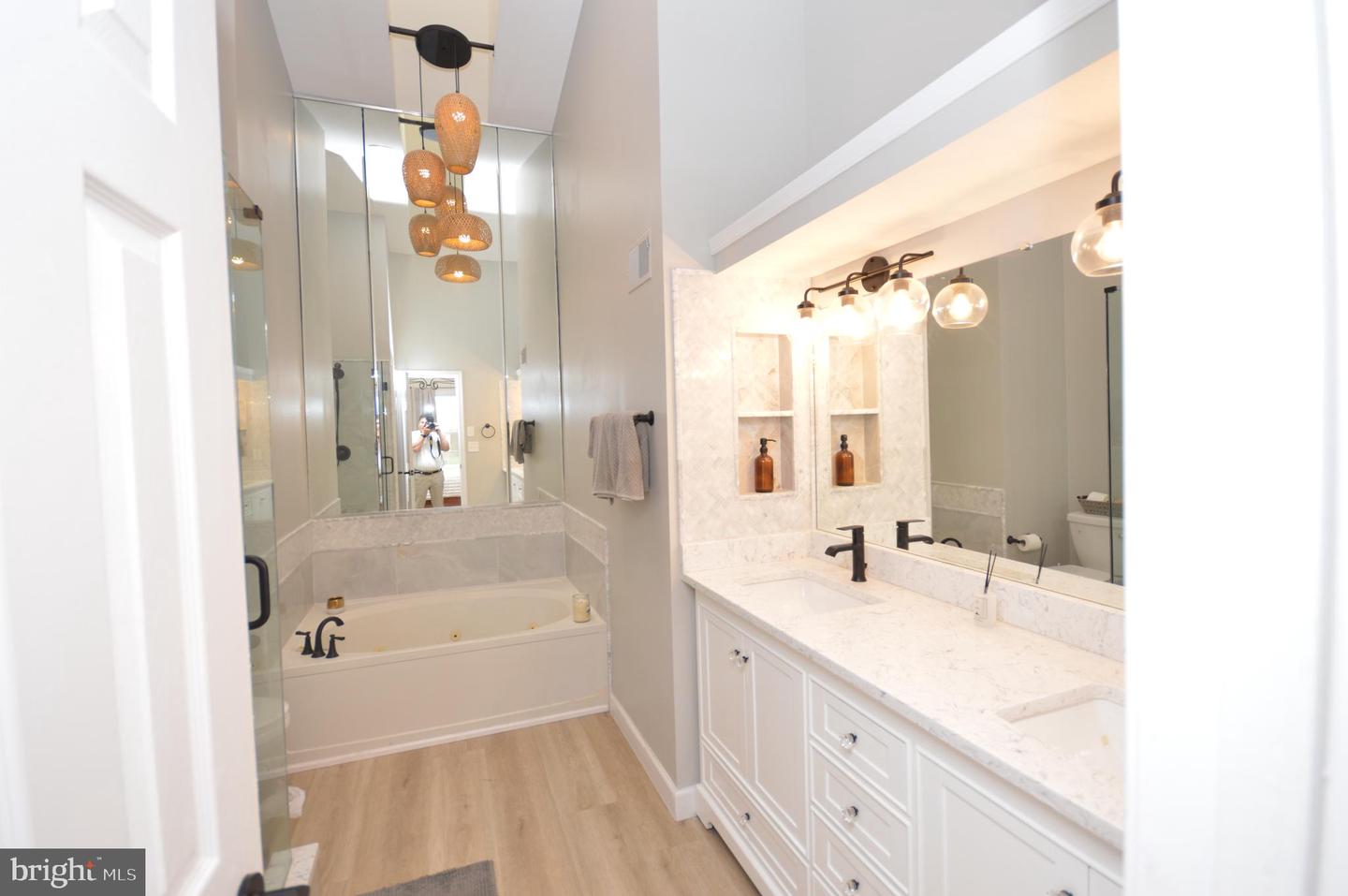 12319 FOX LAKE CT, FAIRFAX, Virginia 22033, 3 Bedrooms Bedrooms, ,2 BathroomsBathrooms,Residential,For sale,12319 FOX LAKE CT,VAFX2240426 MLS # VAFX2240426